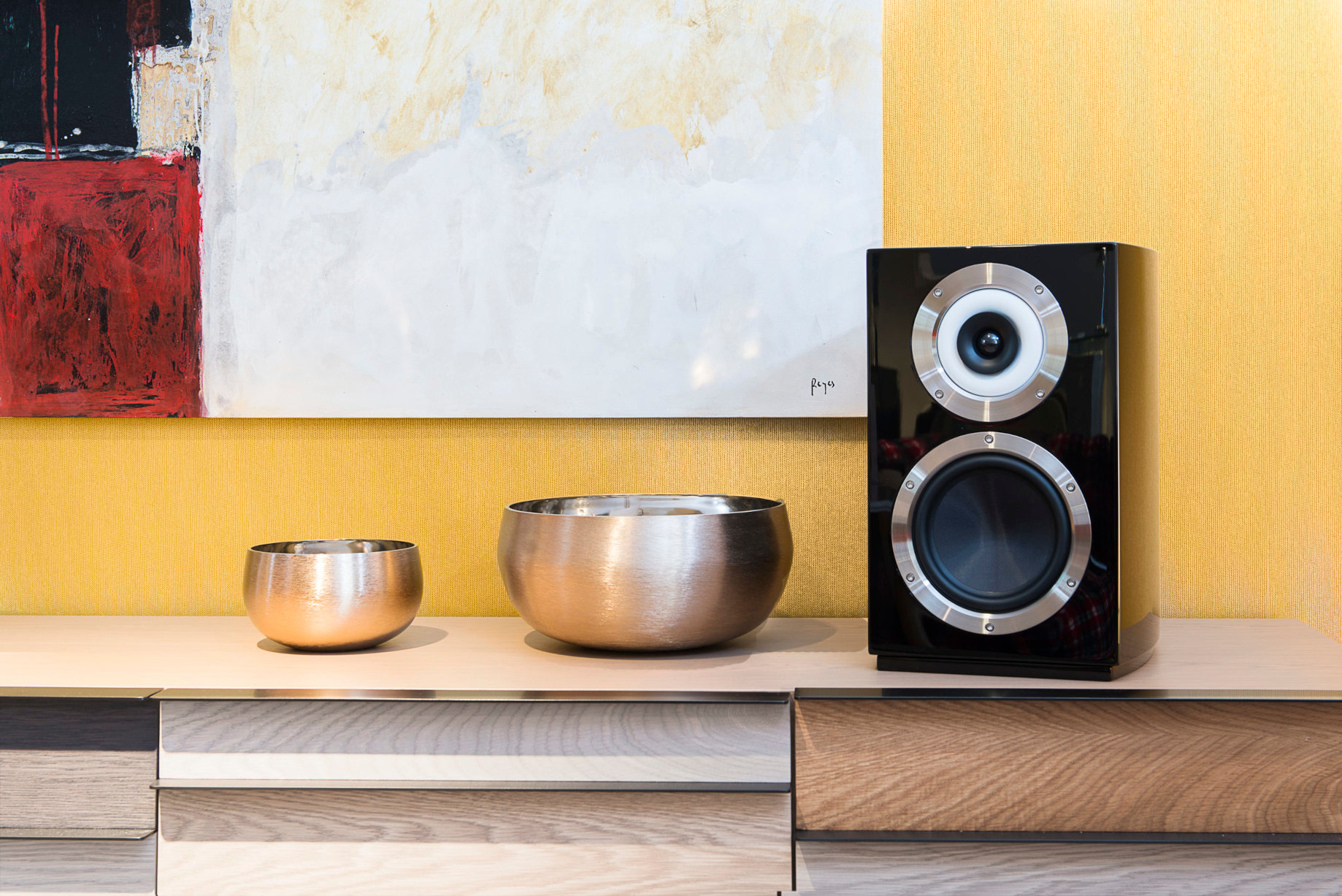 Murano - An exceptional compact bookshelf speaker from Cabasse